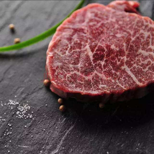 一步步教你做家常菜,几分钟就做出西餐厅牛排鲜嫩多汁