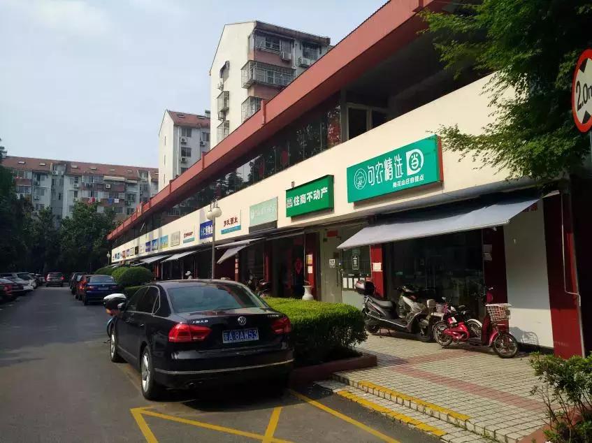 曾经的富人区如今没有人住,曾经的富人区洋房中的洋房