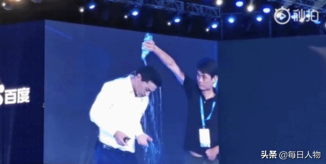 李彦宏事件回应,李彦宏被泼