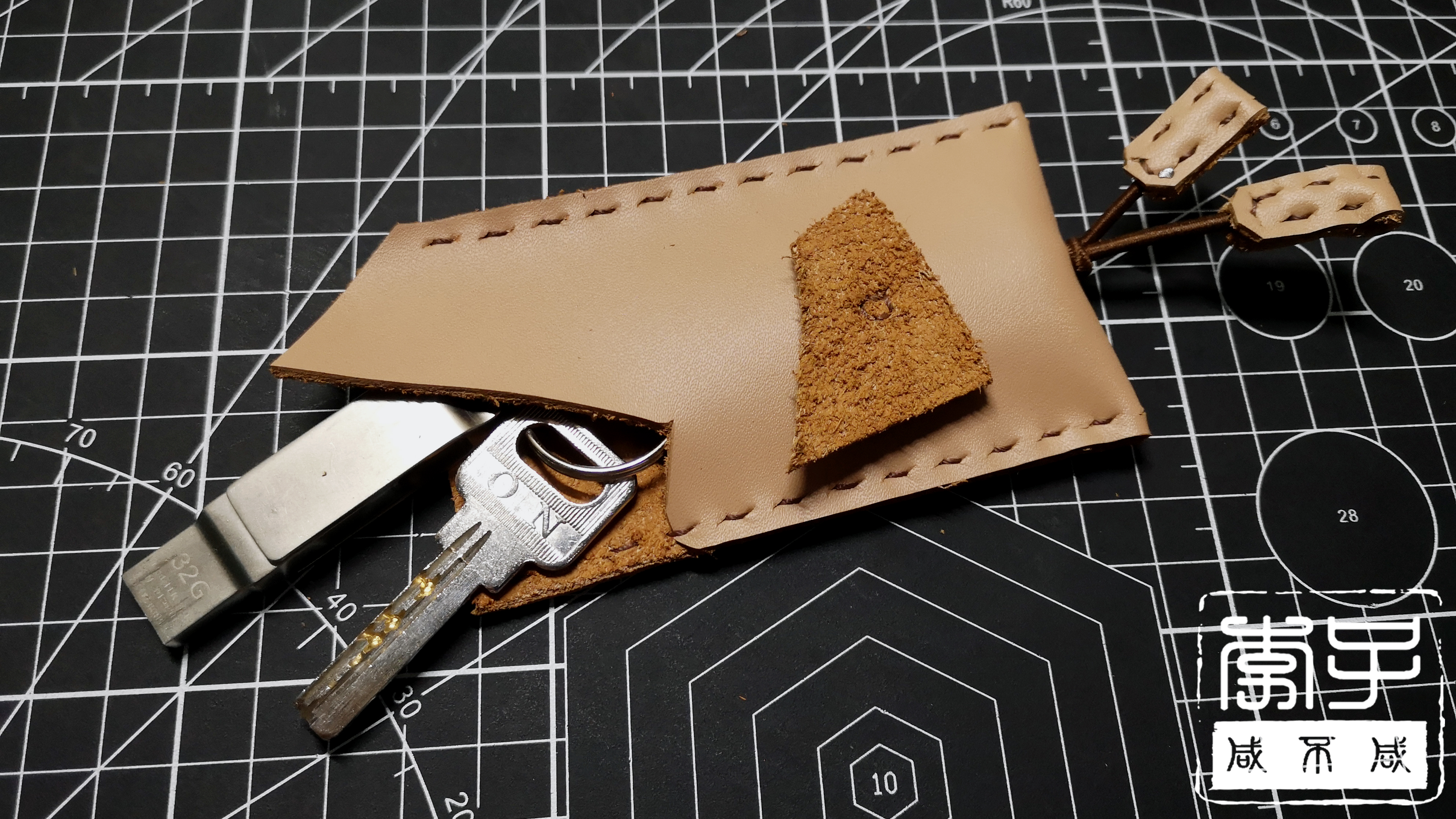 手工皮革钥匙包制作图片大全,手工牛皮钥匙包包浆