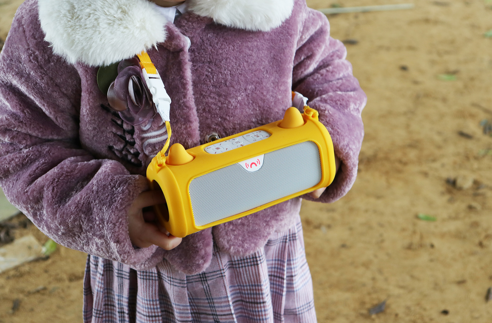 它不单单是儿童熏教机,它还是你一家大小的音箱牛