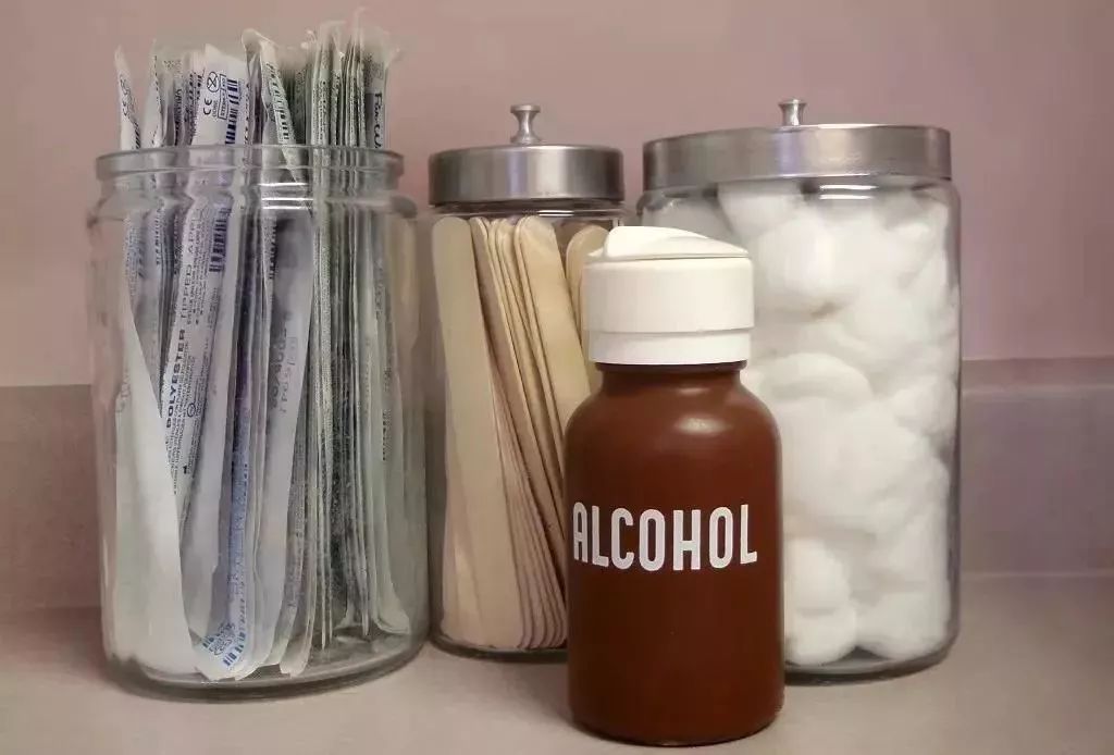 腋臭不严重怎么回事,腋臭哪个年龄段最臭