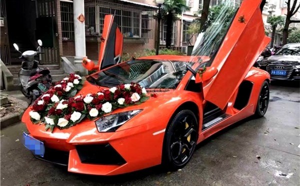 劳斯莱斯出一次婚车得多少钱,劳斯莱斯加长版婚车多少钱