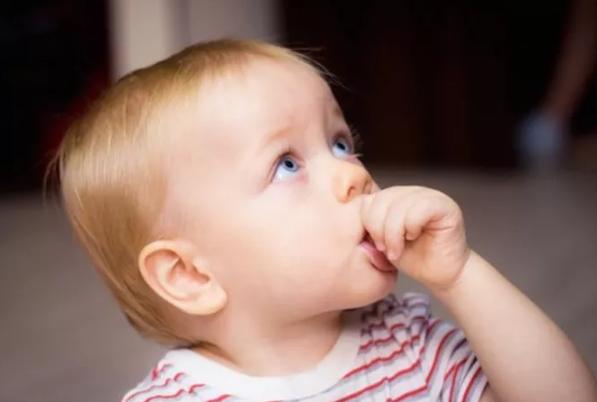 孩子一焦虑就咬指甲,小孩总咬指甲会不会截肢