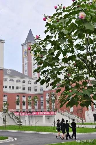 成都这所高校有几个校区,而且就业率奇高!