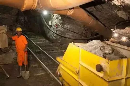 巴西奶奶绿这么贵是有道理的，开采太难了！都是高科技