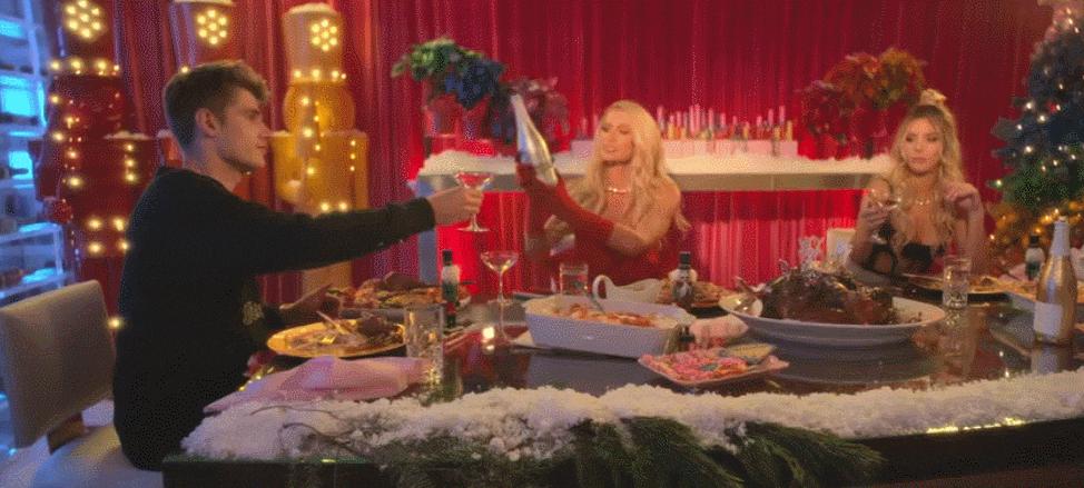 又开始炫富了？她的人生只剩下钱了