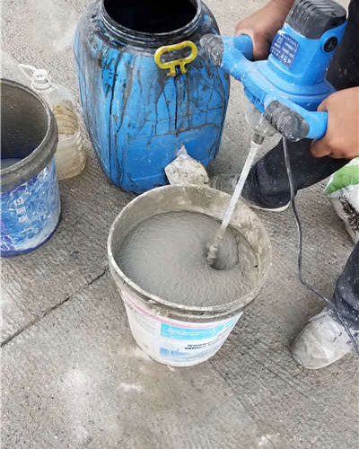 下雨把水泥地面冲烂怎么办,刚打的水泥地面冻坏怎样修复