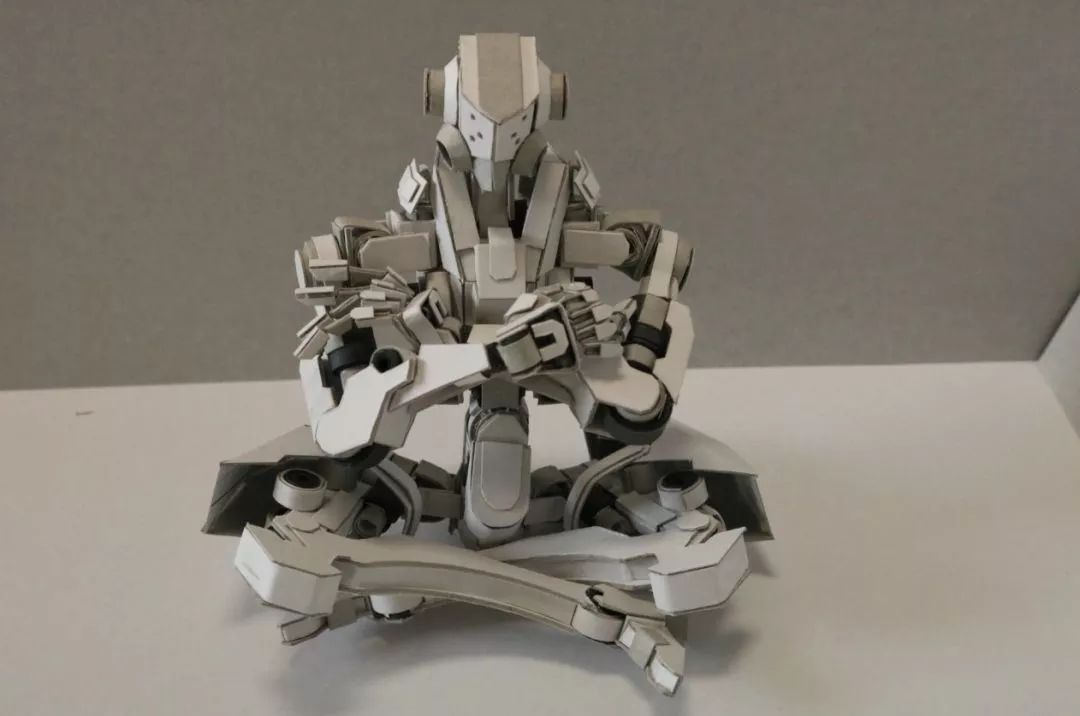 小哥用废纸盒惊艳27万人,跟他一比,我简直是手残