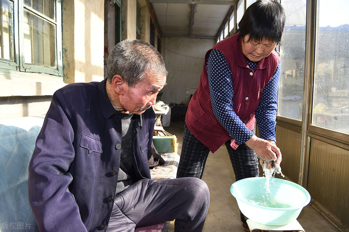 多喝烫水为啥会火,多喝烫水危害动画