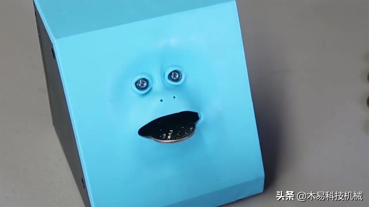 “猴子脸”会“吞钱”，它是怎样做到的？切开后才知啥结构