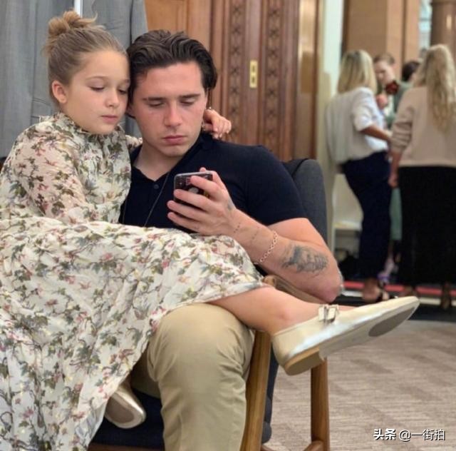 贝克汉姆晒与贝嫂红毯秀,贝克汉姆全家出街颜值爆棚