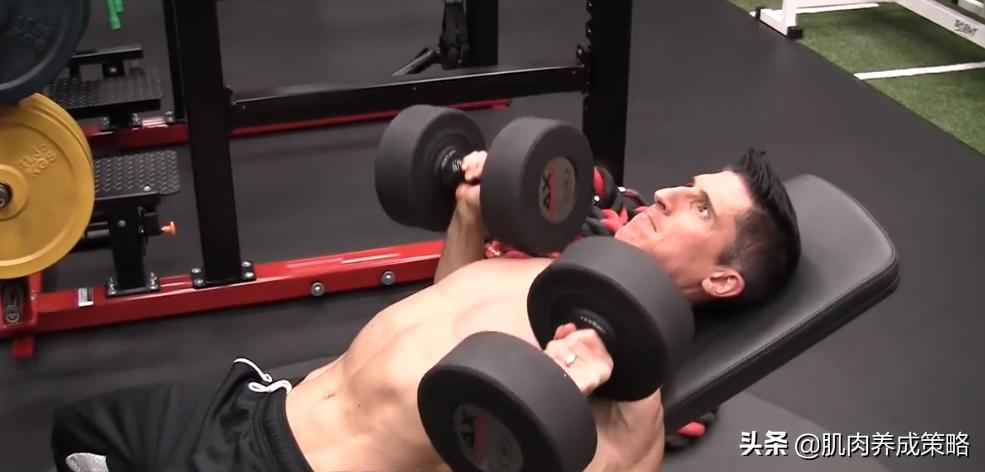 让胸肌看起来更明显应该怎么练,胸肌练大了不硬怎么办