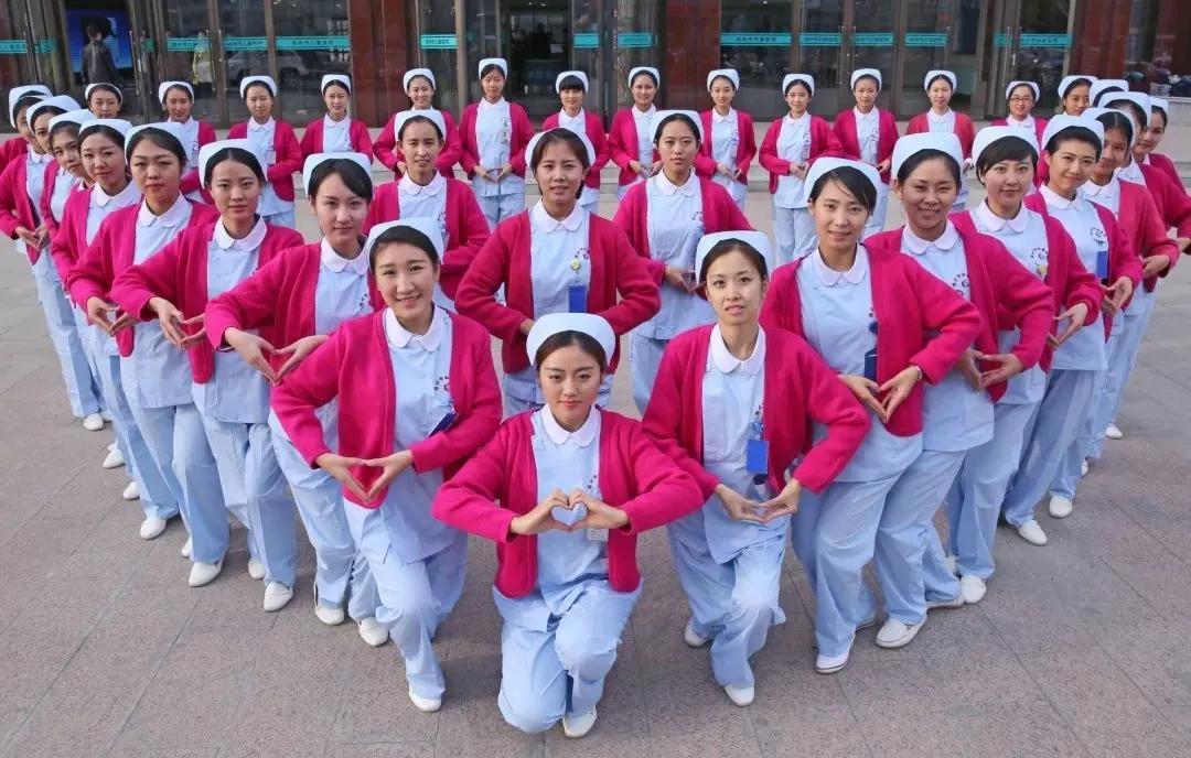 为白衣天使致敬为伟大祖国点赞,为祖国庆生致敬英雄