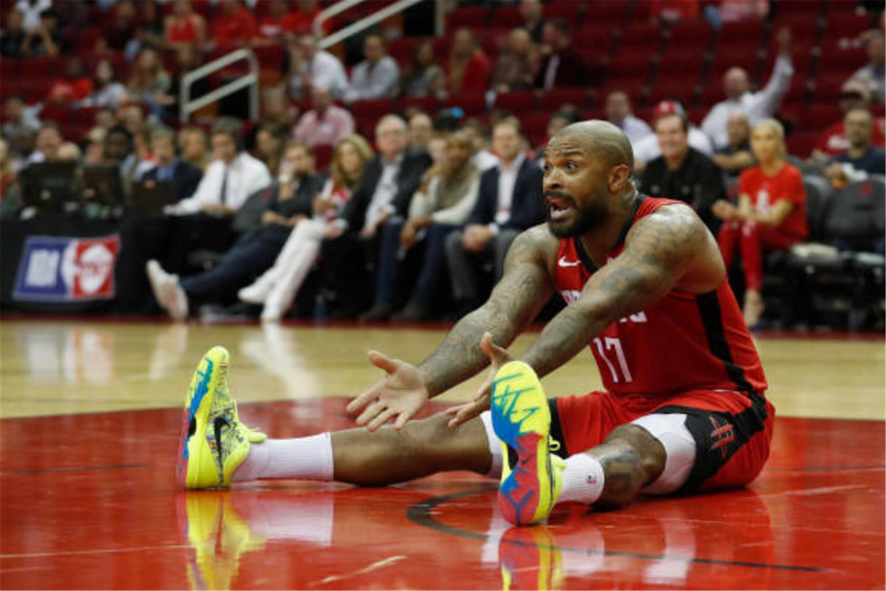 nba季前赛球员上脚鞋款一览12月,勇士队乌布雷上脚的鞋