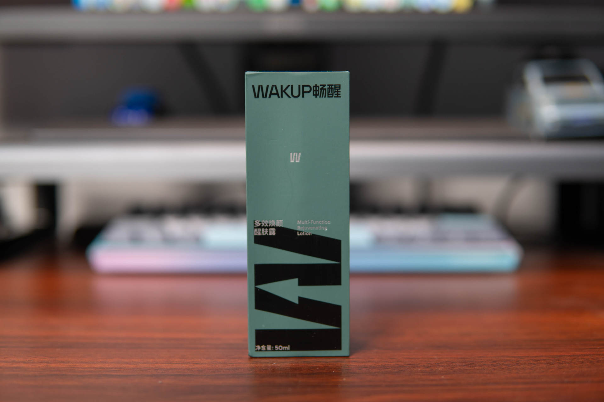 打工男孩的精致日常:一瓶十效,简单高效的畅醒多效焕颜醒肤露