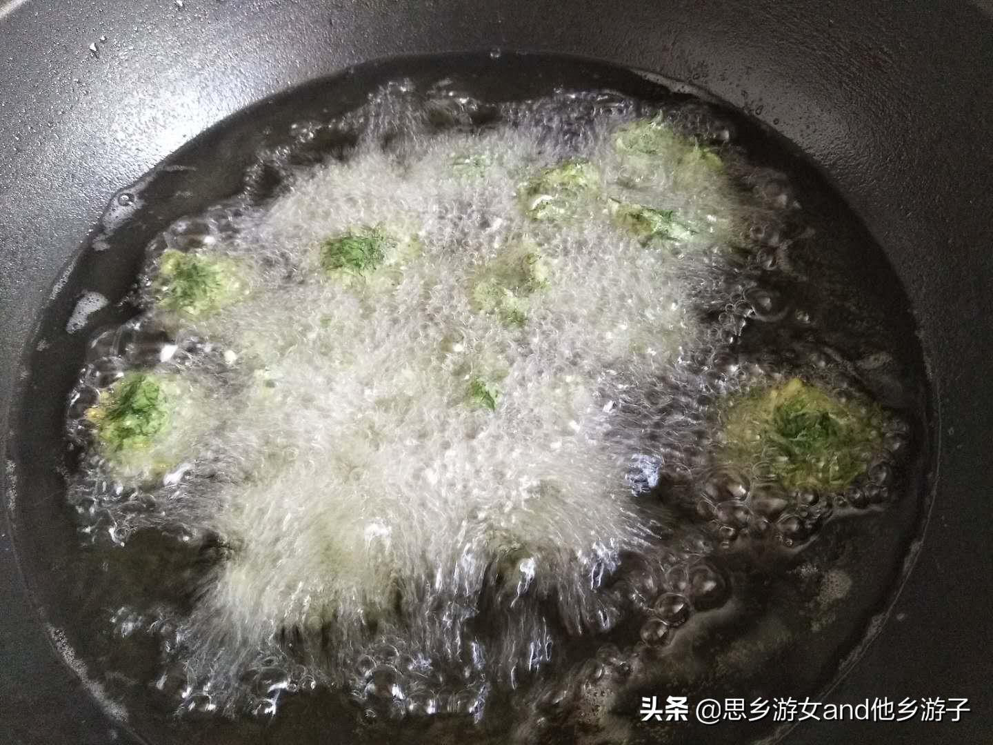 香炸茴香丸子怎么做好吃,小茴香素丸子如何炸得又香又脆