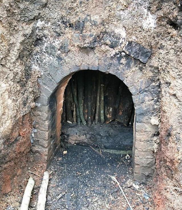 土窑烧炭怎么看里面的木炭烧好了,挖新土窑烧木炭教程及烧炭原理