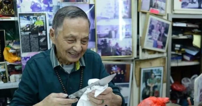 刀王陈当华完整视频,刀王陈当华磨一把菜刀