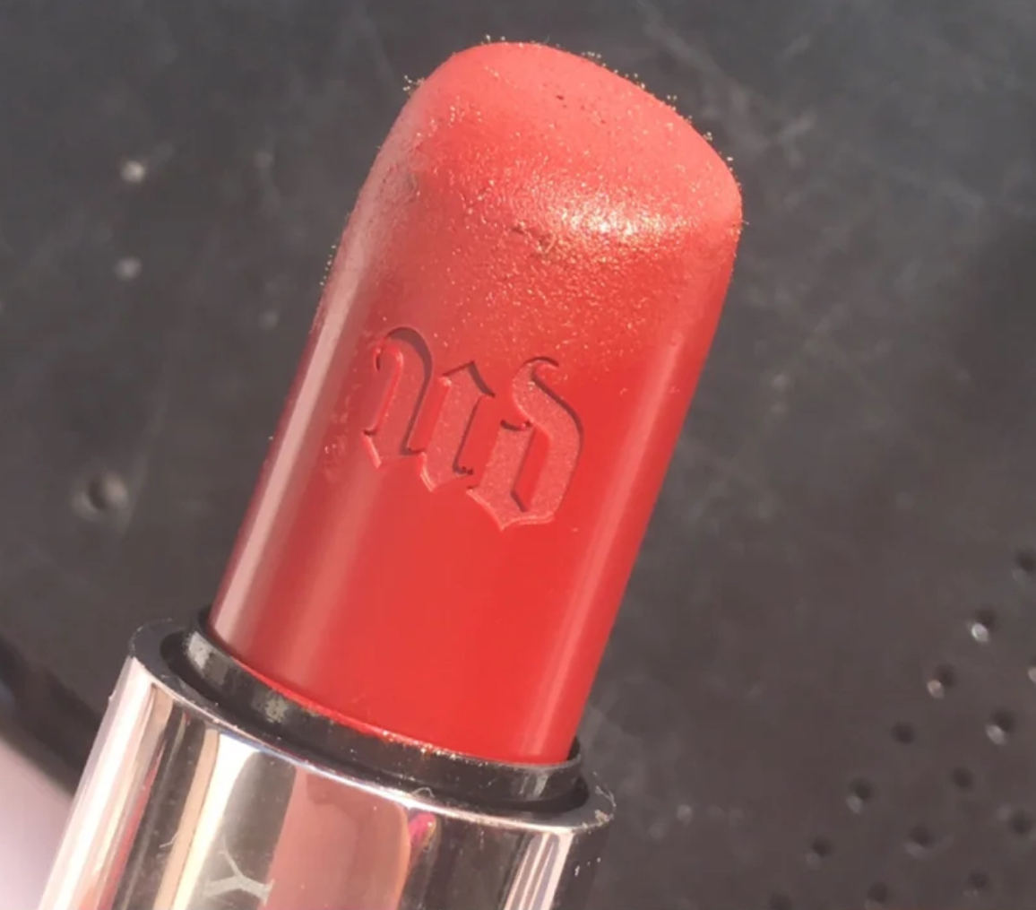 口红出现油臭味,口红为啥用着用着就变色了