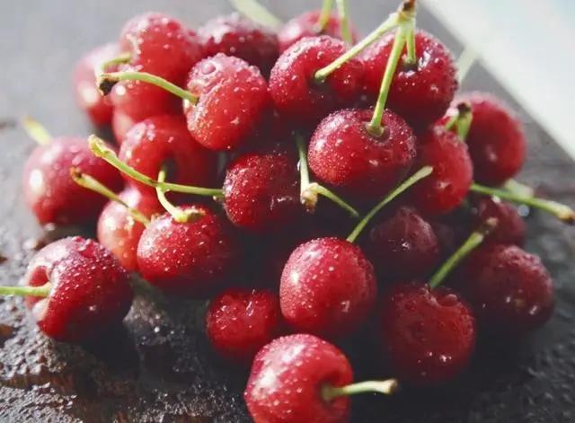 买樱桃是大的划算还是小的划算,怎么买樱桃最甜