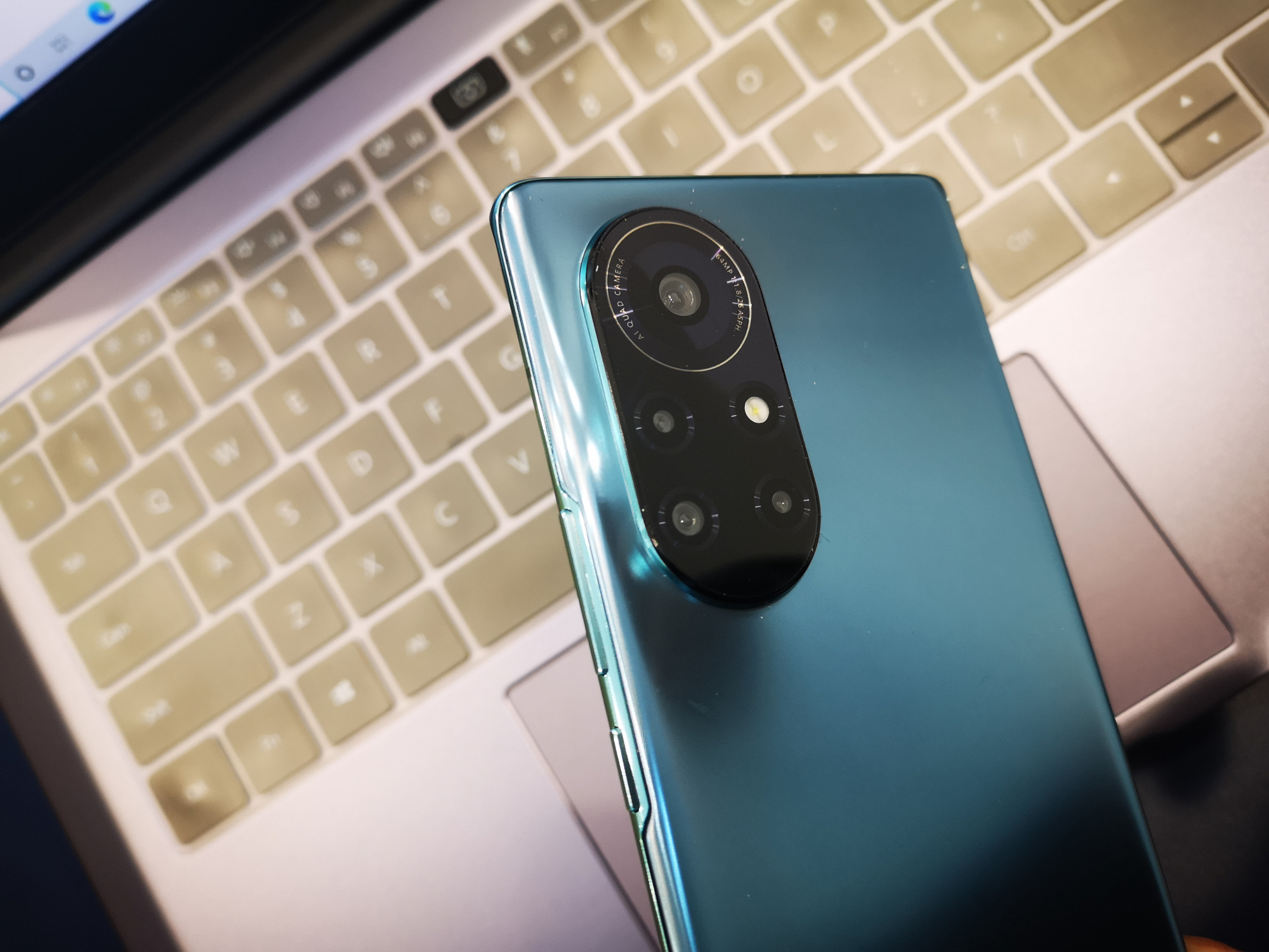 华为nova8pro变黑白屏幕,华为nova8pro升级2.0.0.220如何