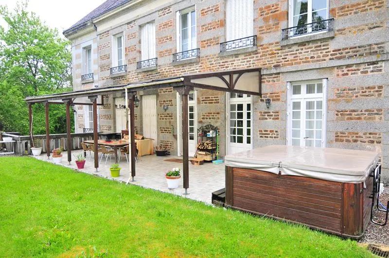 法国酒庄葡萄酒价格暴跌,法国古堡庄园甩卖房子