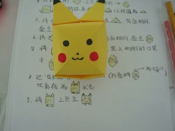 怎么折皮卡丘气球还能吹,用纸折皮卡丘气球的方法