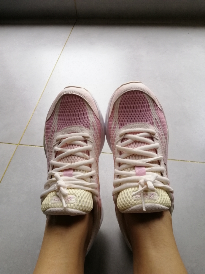 亚瑟士跑鞋跑步前的拉伸和热身,亚瑟士跑鞋怎么跑起来感到硬