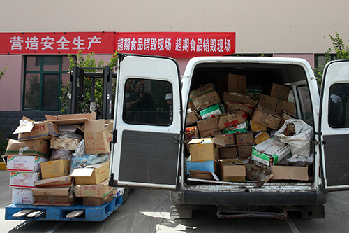 雷霆行动丨食药安全社会共治格局凸显企业自律主动自查积极响应包头市市场监管局“绿色”销毁超期冷冻食品