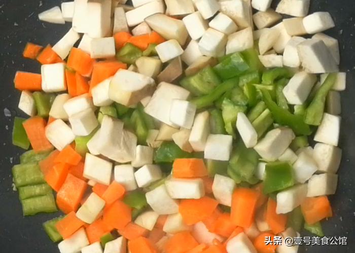 菠萝怎么吃最好吃又简单,菠萝有哪些吃法简单好吃