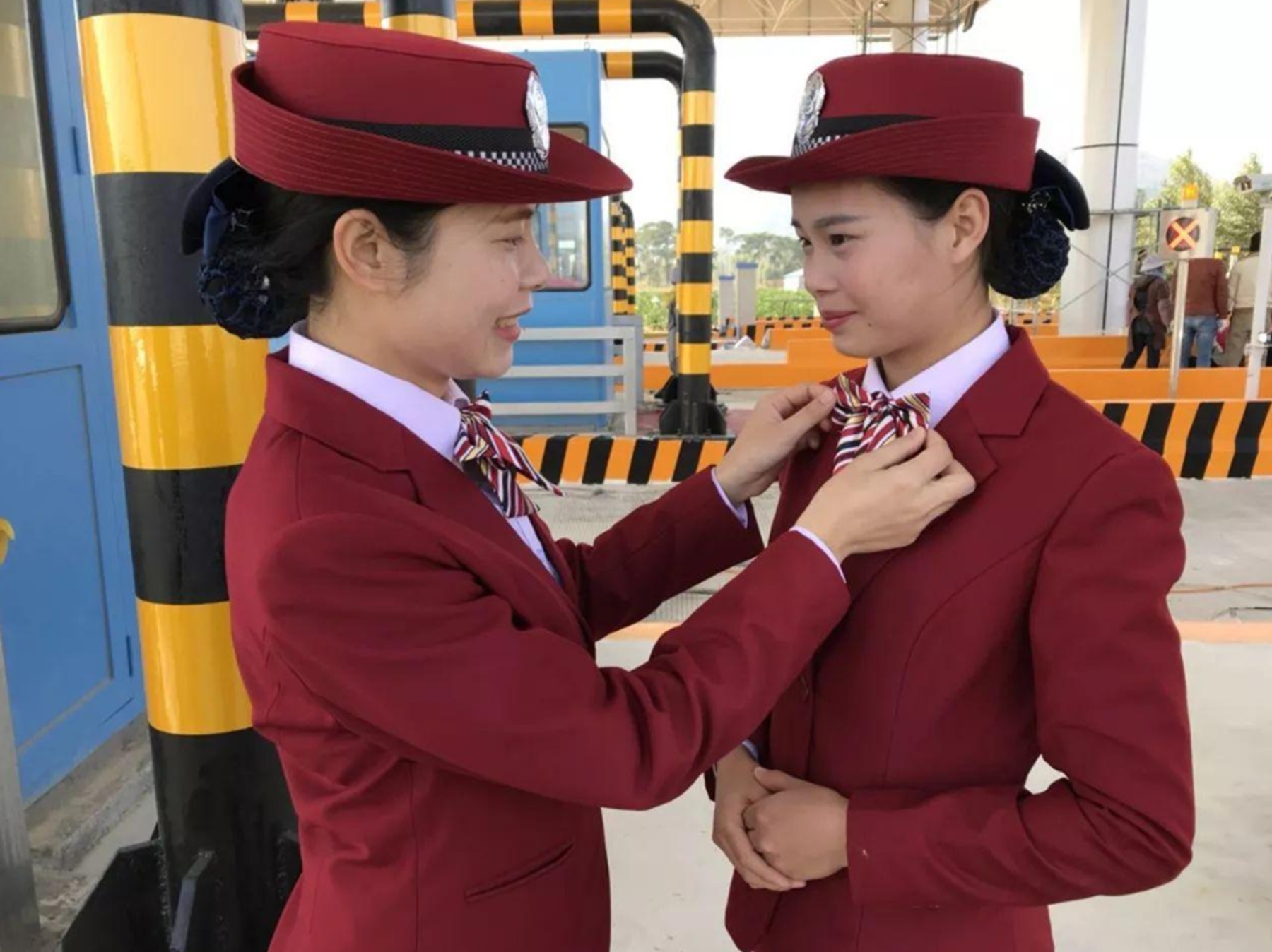 高速收费员工资2000却不辞职,高速公路收费员工资有8000的吗