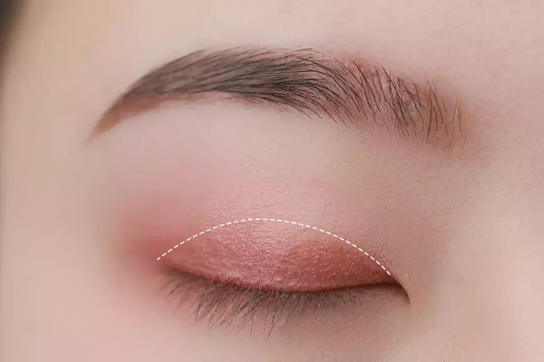 眼影怎么画新手简单又好看不显脏,日常眼影怎么画新手简单又好看