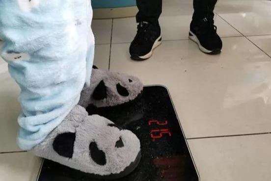 24岁仅43斤女大学生获捐47万写信致谢：重见太阳