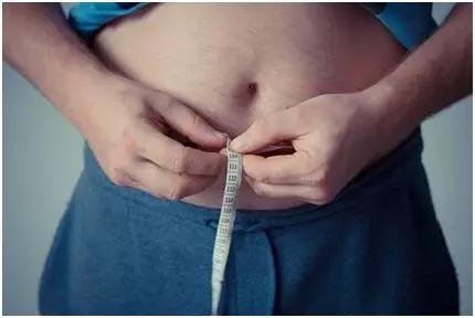 人到中年后容易大肚子怎么回事,36岁开始胖大肚腩怎么办