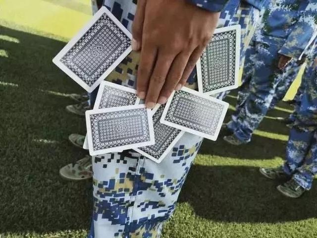 军训下雨还要军训吗,你以为下雨就不军训了吗