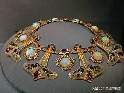 看完这5类珠宝设计，抛弃「猪精」，做维纳斯女孩吧