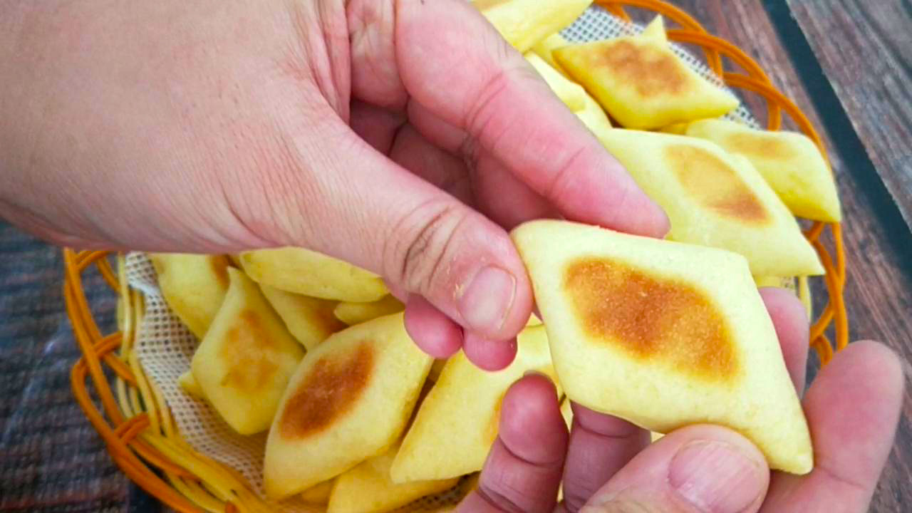 3个鸡蛋1碗面教你做面包不揉膜,面粉加鸡蛋简单做法