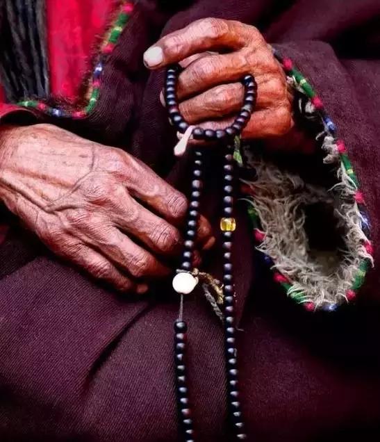 每一个佛珠都有一个故事,一串佛珠的真实故事