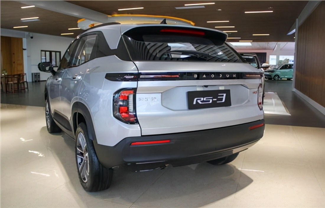 宝骏rs3裸车价5万内饰,宝骏rs-3落地多少钱