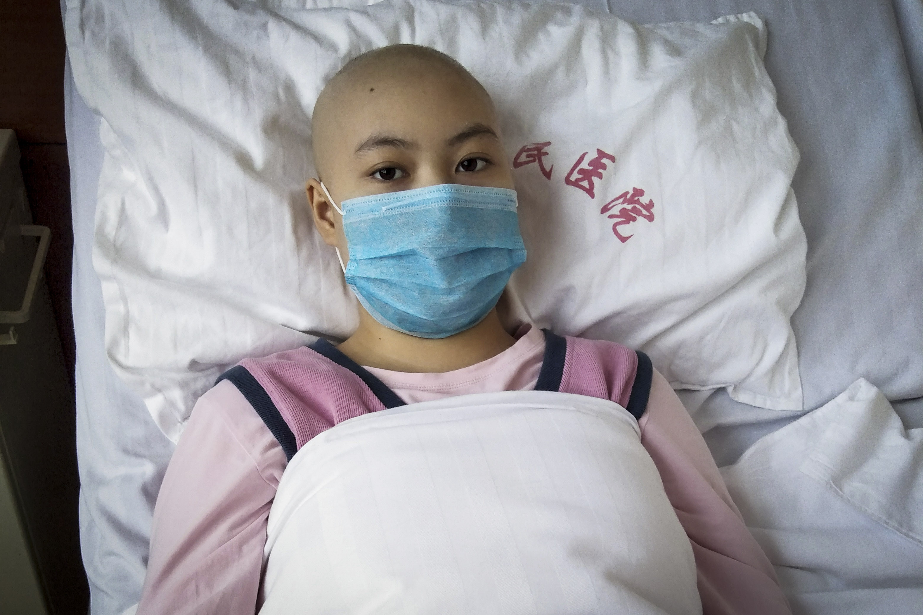 一女孩神似迪丽热巴,江西神似女孩的视频