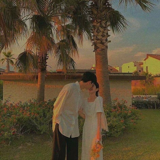 又烦男朋友又喜欢粘着男朋友,总喜欢黏着一个男生