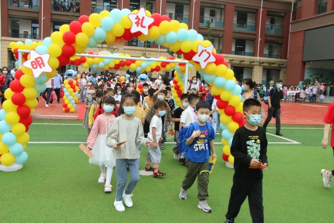 华山路小学新生一年级入学仪式,云兴小学城东分校招生标准