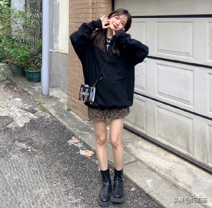 什么时候穿卫衣加外套好看,今年卫衣怎么穿更时髦