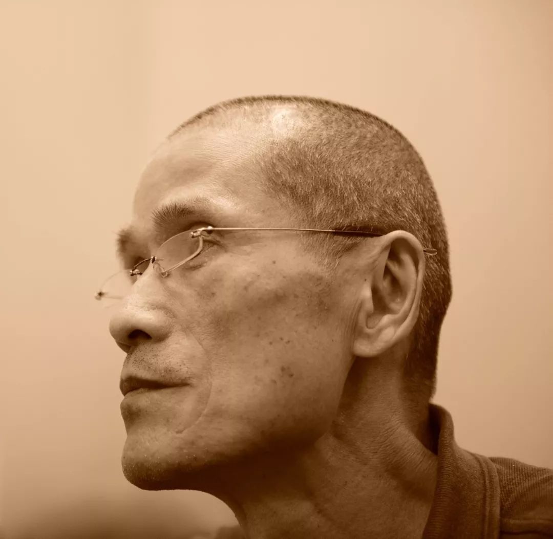 冷军的画作被误以为照片,冷军给女学生画肖像画