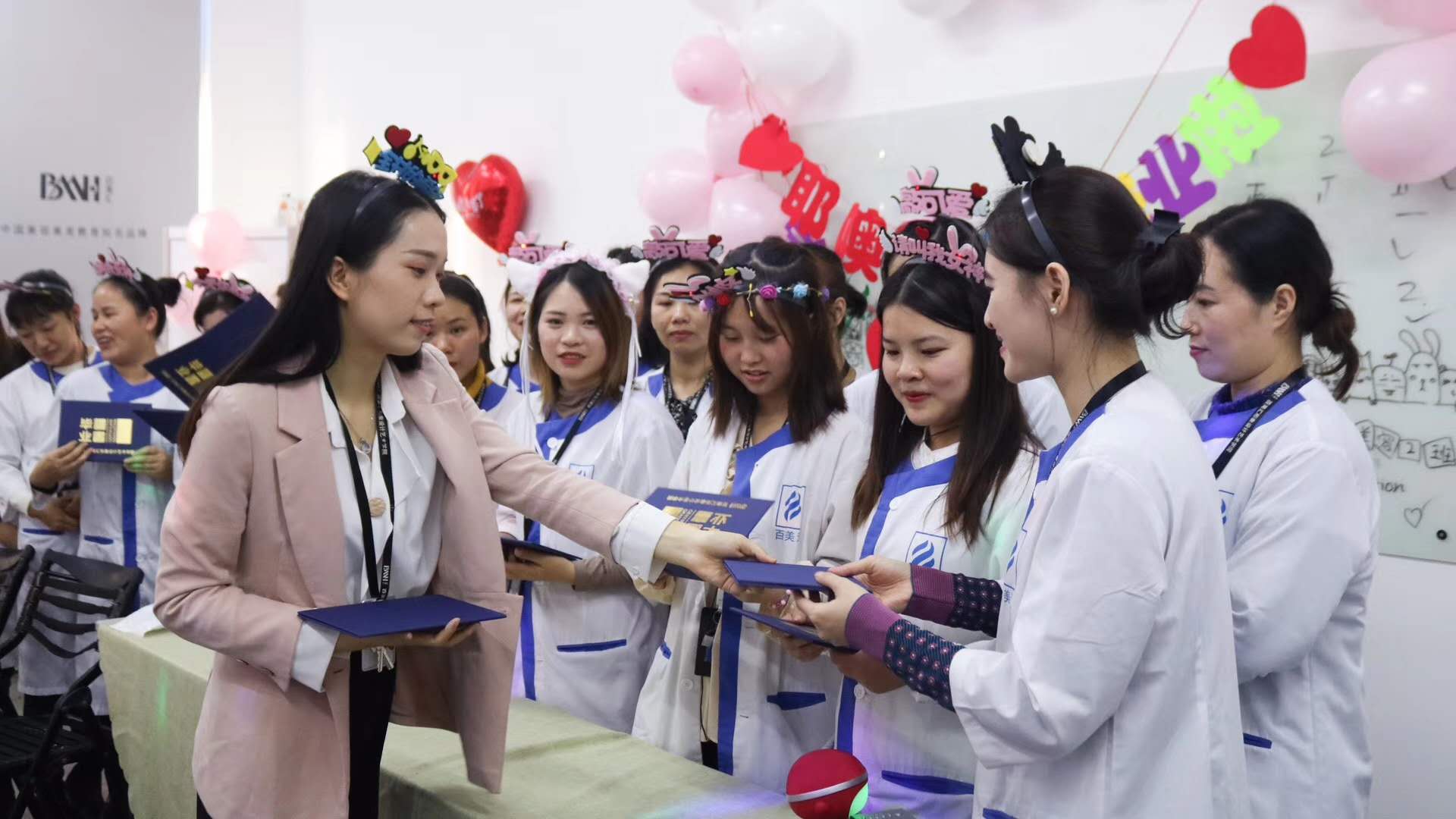 百美汇讲师,百美汇美容美发彩妆学校学员专访