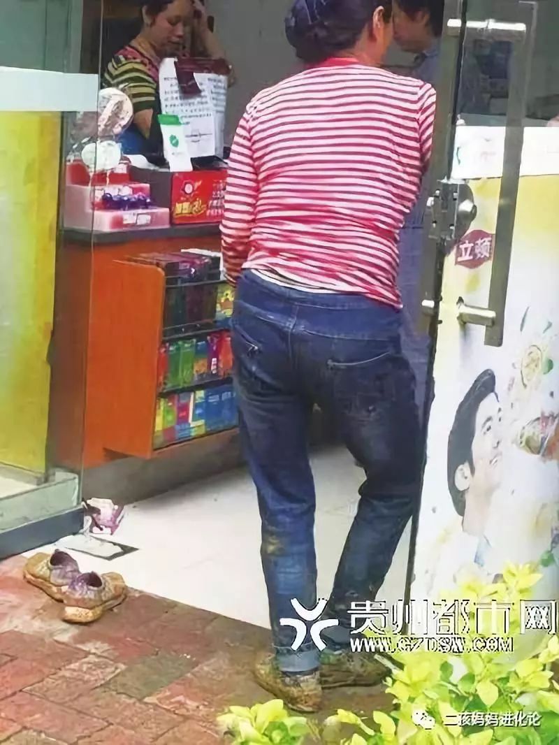 64岁陈道明偶遇84岁牛犇:不经意的动作,暴露了他真正的教养