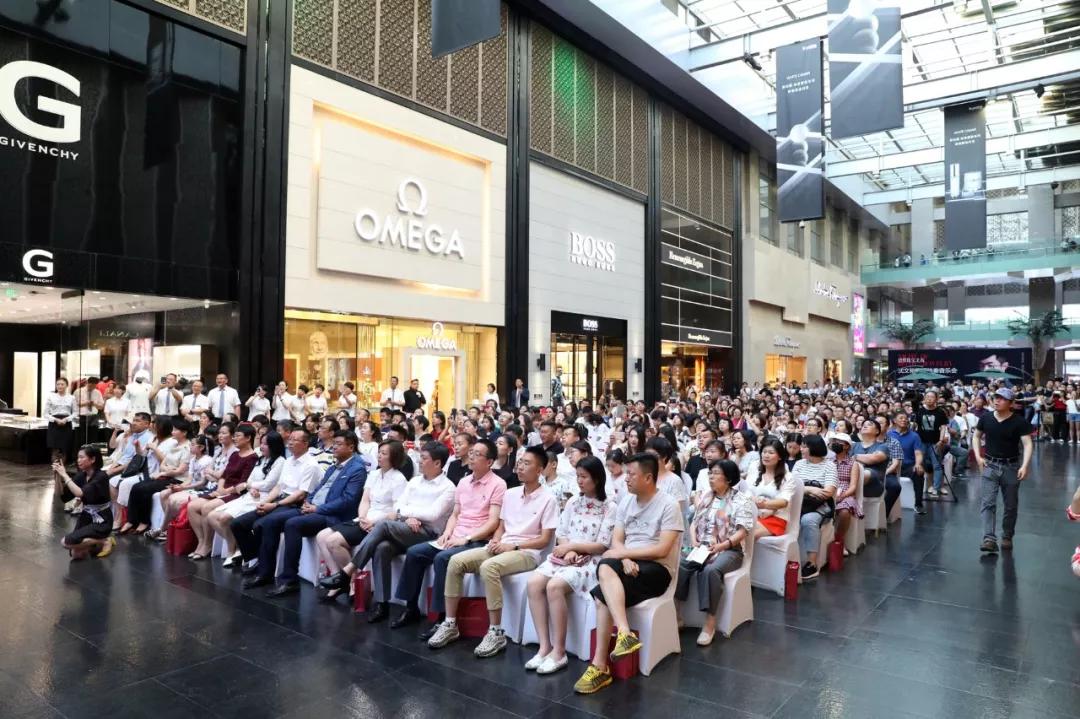 “碧罗珠宝之夜”沈文裕钢琴独奏音乐会完美举行