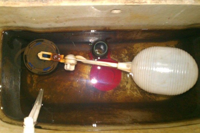 冲水马桶水箱一直流水修复小窍门,toto马桶水箱一直流水怎么修视频