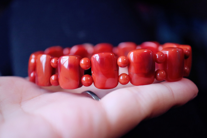 你会戴黄金首饰吗,什么类型的手链可以戴右手